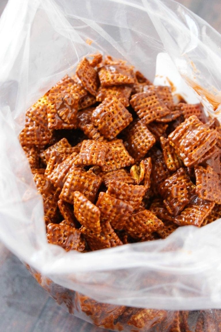 chex-mix-muddy-buddies-christmas-chex-mix-recipe-blend-thrifty-nw-mom