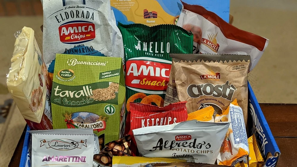 Italy Universal Yum Box with Snacks & Treats